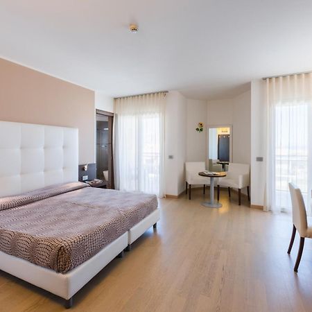 Hotel Italy บิบิโอเน ภายนอก รูปภาพ