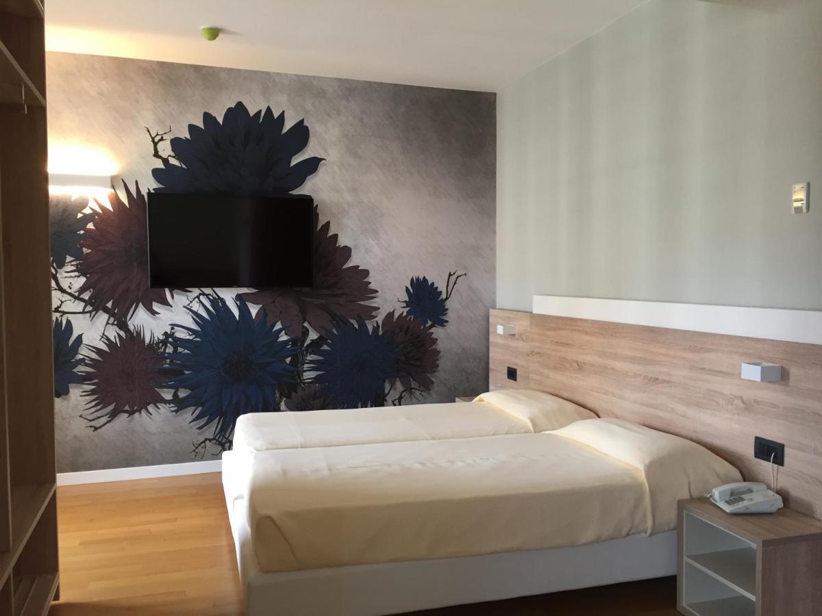 Hotel Italy บิบิโอเน ภายนอก รูปภาพ