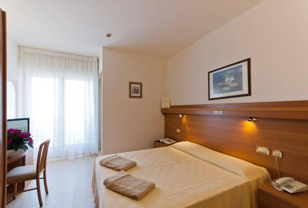 Hotel Italy บิบิโอเน ภายนอก รูปภาพ