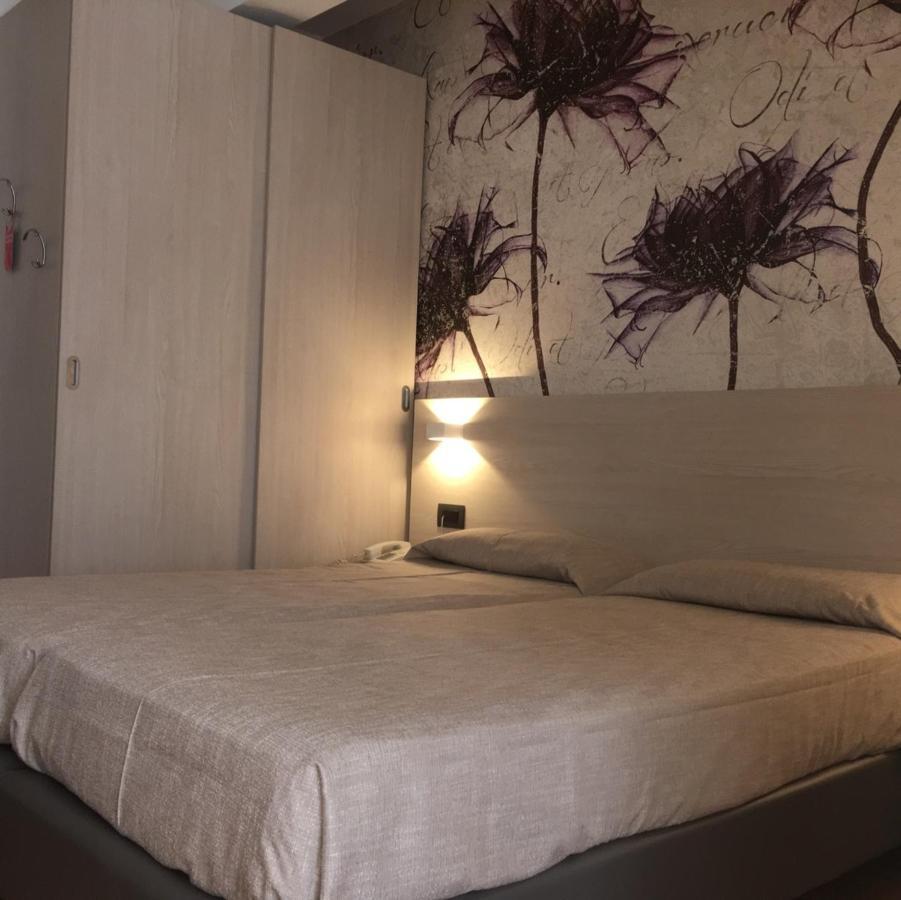 Hotel Italy บิบิโอเน ภายนอก รูปภาพ