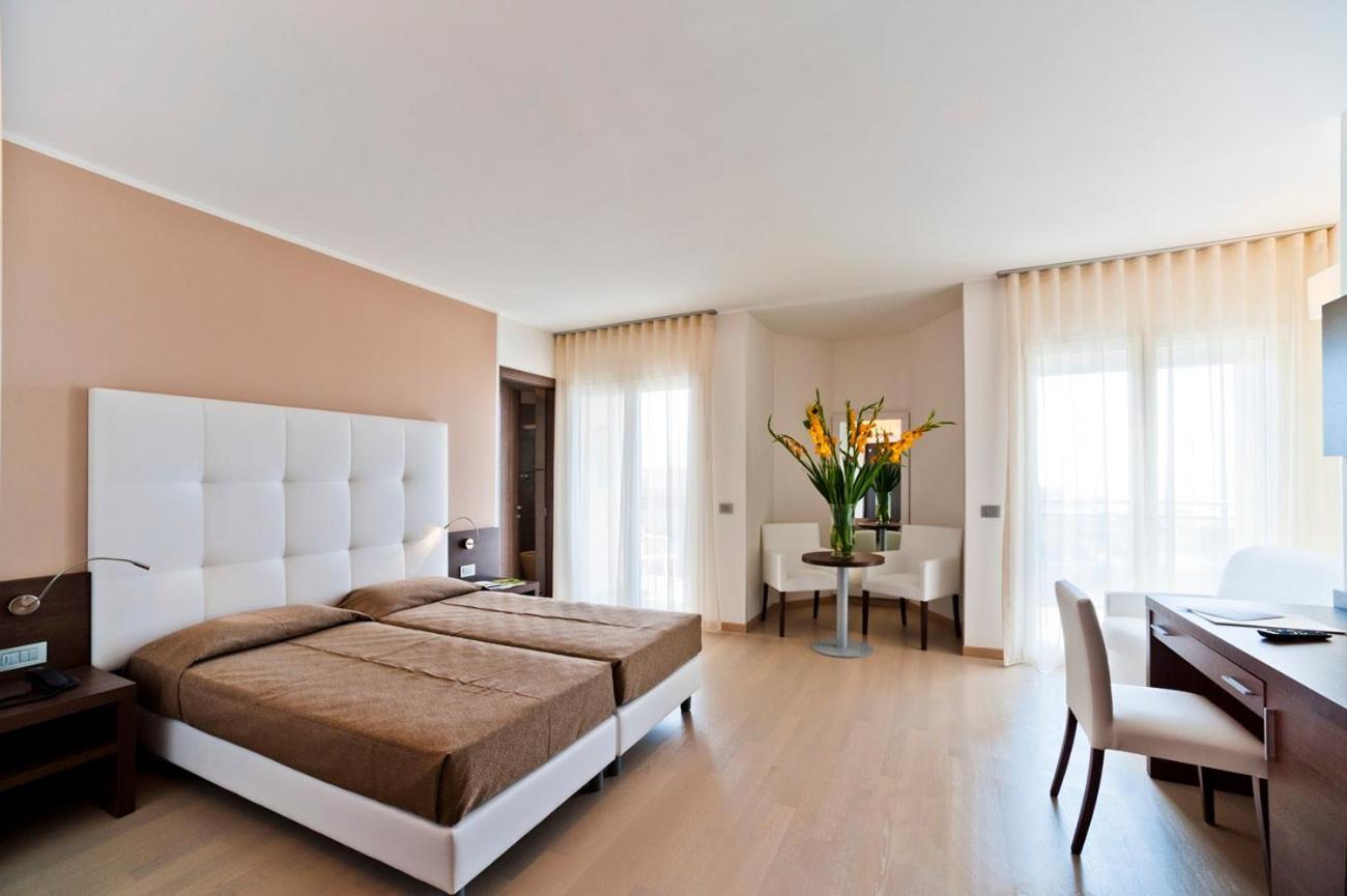 Hotel Italy บิบิโอเน ภายนอก รูปภาพ